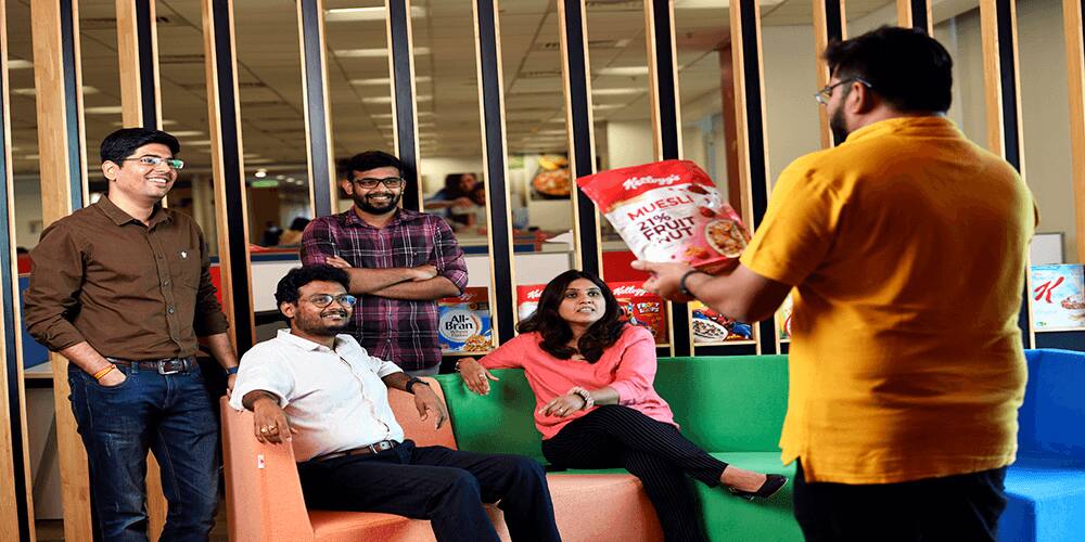 Person talking about Kellogg's Muesli Fruit and Nut product to his team mates