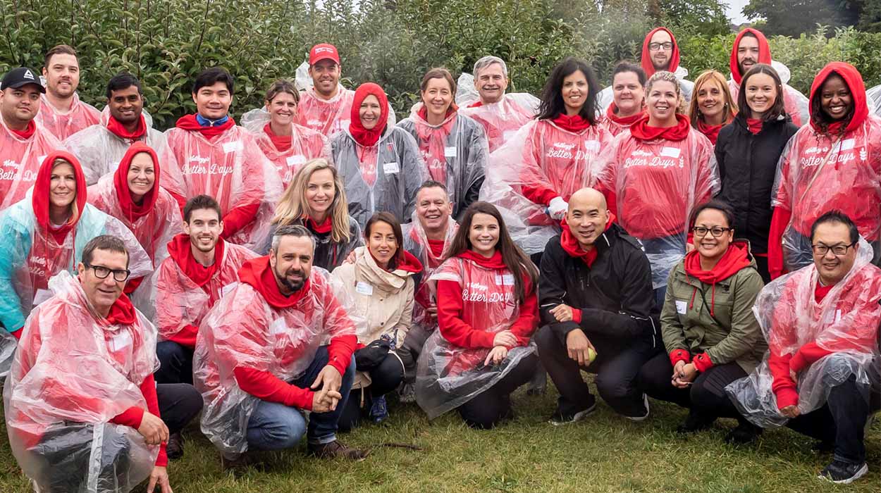 A group of Kellogg employees volunteering to make Better Days