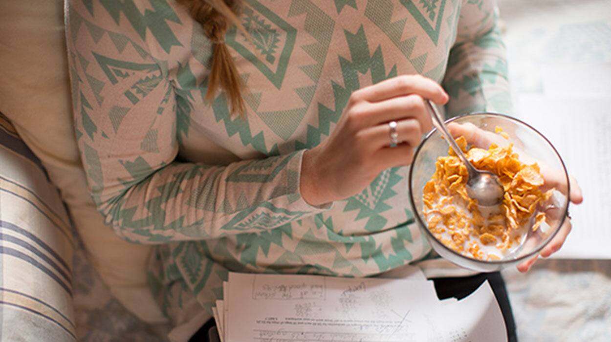 Learn about the simple process it takes to make Kellogg’s Corn Flakes, including how the corn is grown, harvested and cooked.